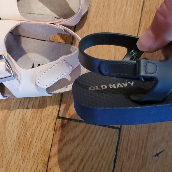 Bundle Baby infant sandals and flip flops - Picture 8 of 10